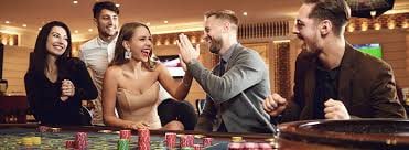 Tampilan dashboard dota888 menampilkan berbagai kategori permainan: Live Casino, Slot, Taruhan Olahraga, dan Esports